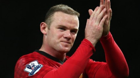 Rooney decides to stay back