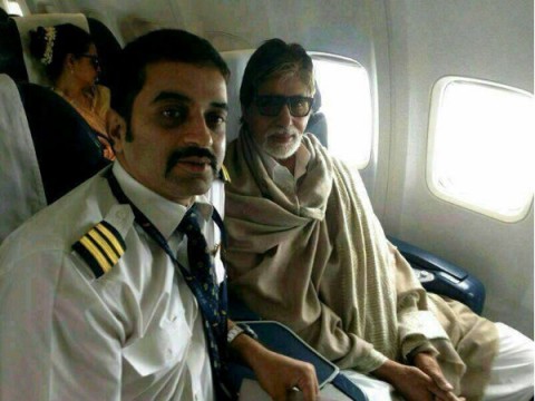 Rekha and Big B’s flight picture goes viral
