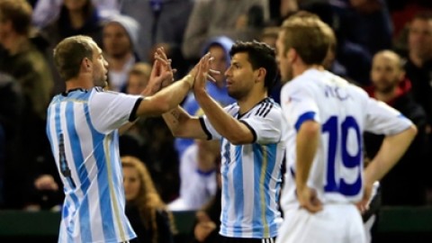 Argentina beat Bosnia 2-0