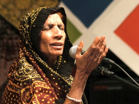 Legendary Pak singer Reshma dies at 66