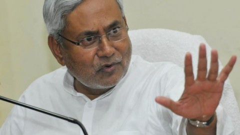 Nitish promises free tablets for girls