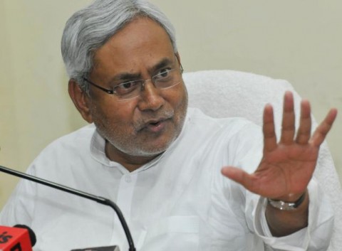 Nitish promises free tablets for girls