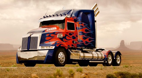 Transformers 4: Image of Optimus Prime Soars Up the Hype