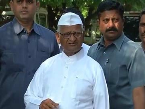 Anna Hazare congratulates Arvind Kejriwal