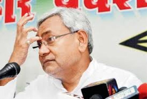 Slipper thrown at Bihar Chief Minister Nitish Kumar