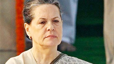 Sonia calls for Congress meet