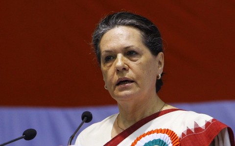 Aggressive Sonia guns for 2014 Lok Sabha Polls