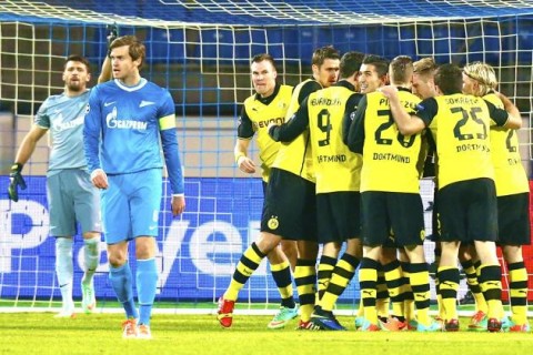 Olympiakos gets better of ManU; Dortmund enjoys a thrashing away win