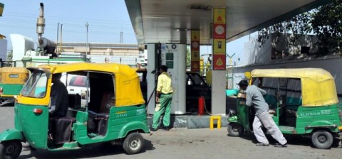 Govt slashes CNG price by Rs 15