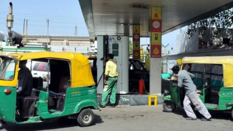Govt slashes CNG price by Rs 15