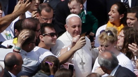 Pope poses for ‘selfies’ in Vatican