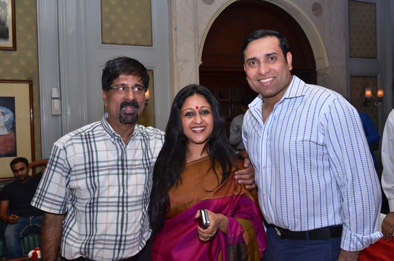 SunRisers Hyderabad Mentors VVS Laxman and Kris Srikkanth with Nisha Narayanan, COO, 93.5 RED FM (1)