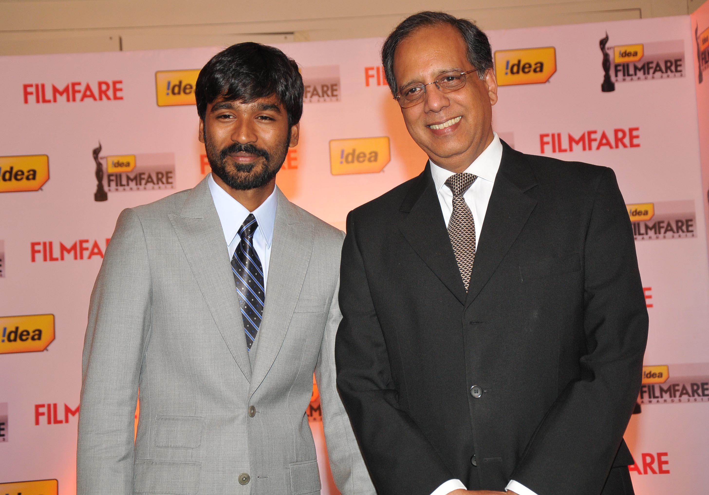 Dhanush & Mr. Rajat Mukarji (CCAO, Idea Cellular) at the '61st Idea Filmfare Awards 2013' Press Conference at Park Hyatt Hotel, Chennai.3
