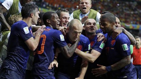 Spain hammered, humbled and humiliated by Holland masterclass