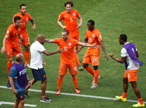 Netherlands marches on; Mexico heads out in pre-quarters yet again