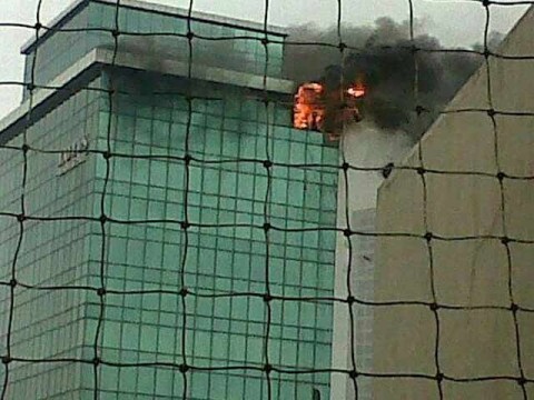 Massive fire in a Mumbai building kills 1 fireman, 6 seriously injured