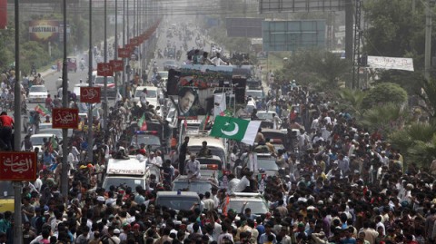 Pak boils as protests erupt against PM Sharif