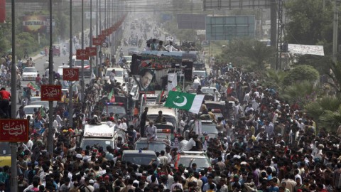 Pak boils as protests erupt against PM Sharif