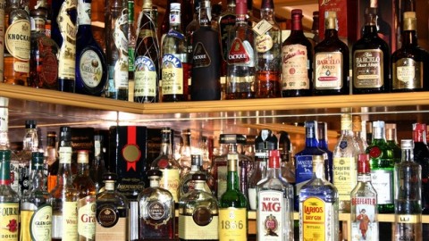 Blow to liquor sellers; HC orders Kerala govt to make liquor policy into law