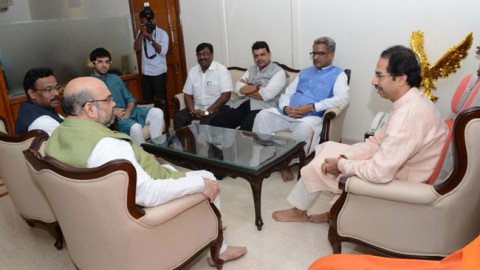 BJP urges Shiv Sena to not break alliance in Maharashtra