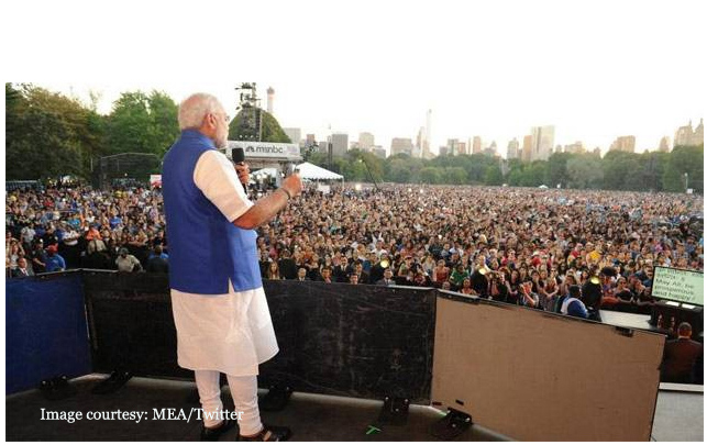 Modi addresses Crowd at New York's Central Park