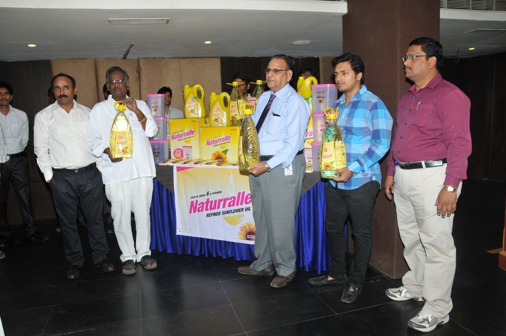 Mr. KS. Rao unveiling the Naturralle 5 liter Jar