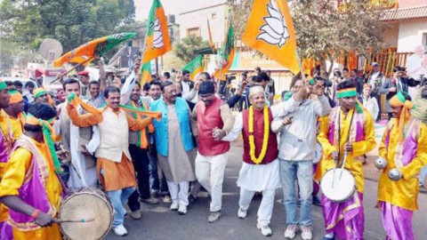 BJP set to form government in Jharkhand; PDP inching closer in J&K
