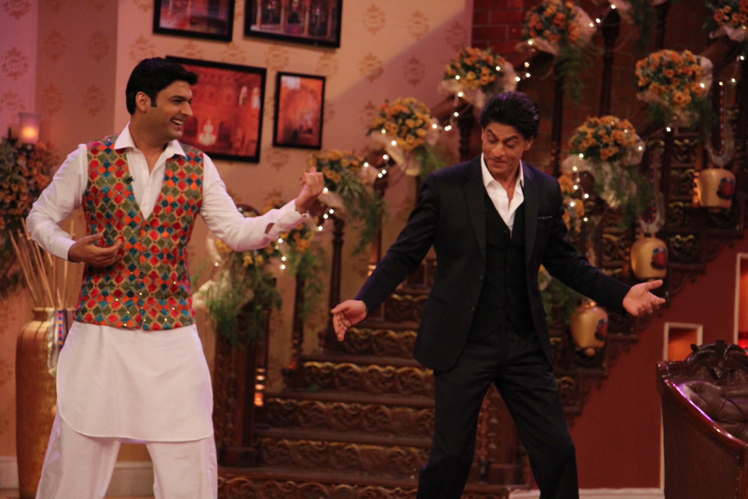 Kapil Sharma with Shahruk Khan on the sets of Comedy  Nights With Kapil