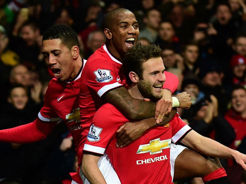 Manchester United beat Stoke City 2-1