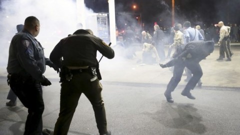 Clashes in Missouri after cop shot a black man