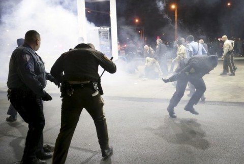 Clashes in Missouri after cop shot a black man