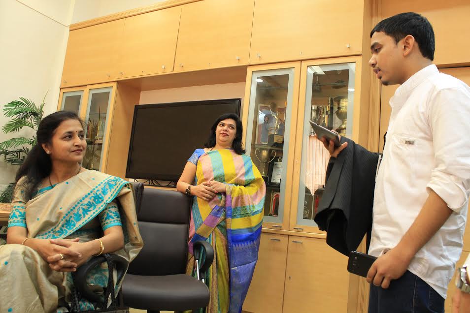 Suyash Karangutkar interacting with Mrs Swati Salunkhe