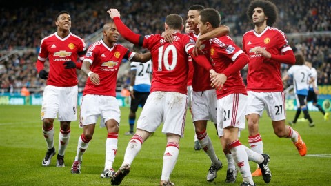 Manchester United held at Newcastle; Liverpool snatch a point against Arsenal