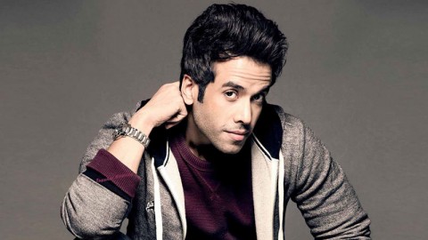 TUSSHAR KAPOOR DECIDES TO BE A SINGLE FATHER