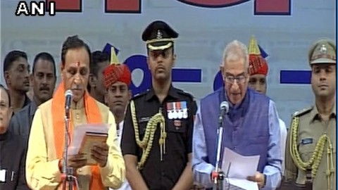 Vijay Rupani takes oath as Gujarat Chief Minister
