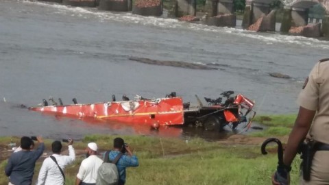 WRECKAGE OF PLUNGED ST BUS FOUND IN MAHAD RIVER