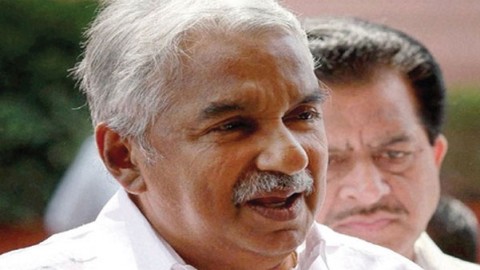 Kerala CPM workers attack Oommen Chandy