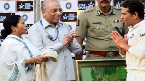Kolkata bids farewell to Sachin as India wins comprehensibly