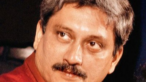 Manohar Parrikar accuses a Nigerian diplomat of sending “offensive SMSes”