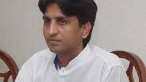 Kumar Vishwas to contest against Rahul Gandhi