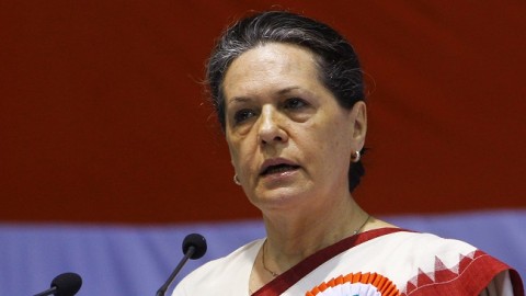 Aggressive Sonia guns for 2014 Lok Sabha Polls