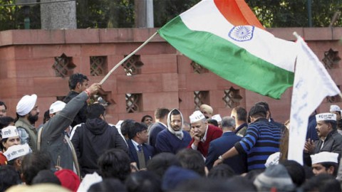 Kejriwal calls off dharna