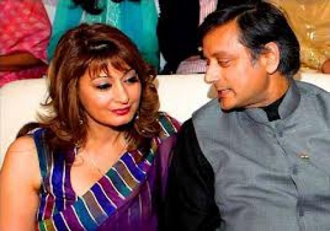 Mehr Tarar hits back at Sunanda Pushkar
