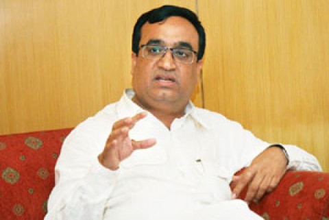 Congress takes on Modi over BPL figure