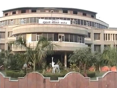 Kashmiri students to return to UP colleguniversitye