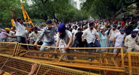 Akalis protest at Congress headquarters