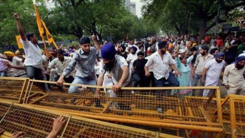 Akalis protest at Congress headquarters