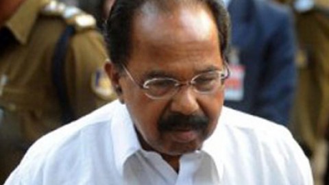 Gurudas Dasgupta takes on Veerappa Moily over gas pricing