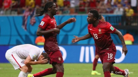 Ronaldo and Varela keep the Portuguese alive