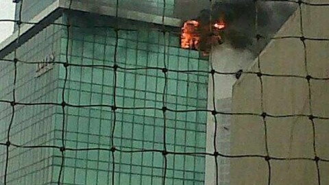 Massive fire in a Mumbai building kills 1 fireman, 6 seriously injured